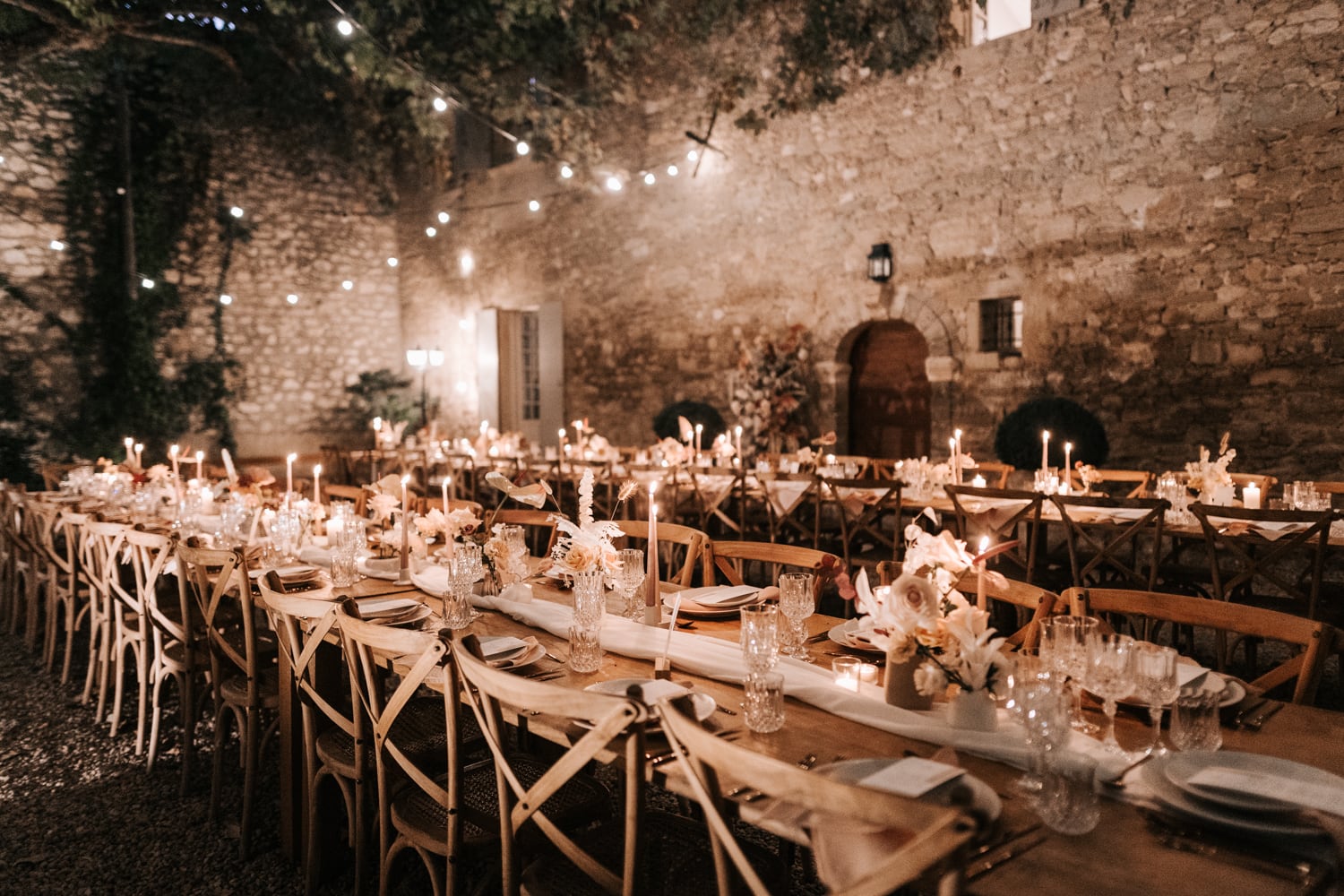 décoration de table en extérieur wedding planner Provence empreinte éphémère le petit Roulet
