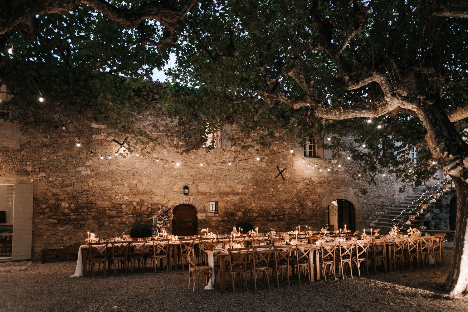 dîner sous les arbres wedding planner Provence empreinte éphémère le petit Roulet