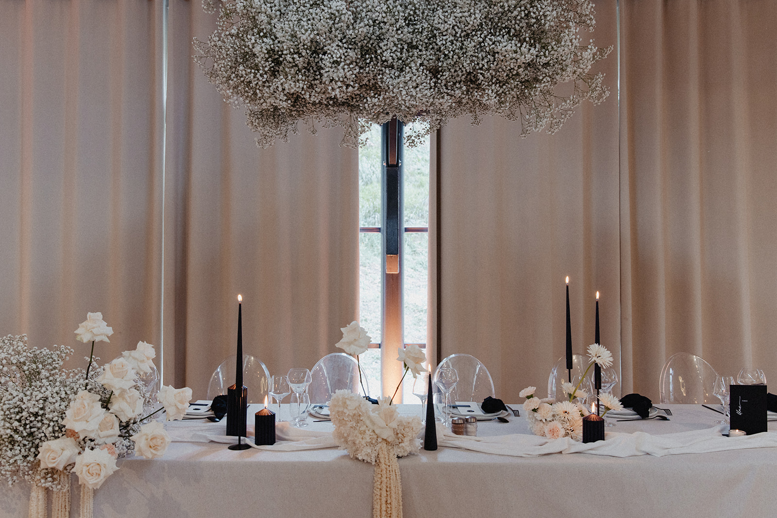 Mariage moderne en noir et blanc au mas de so empreinte éphémère wedding planner designer decoration de table