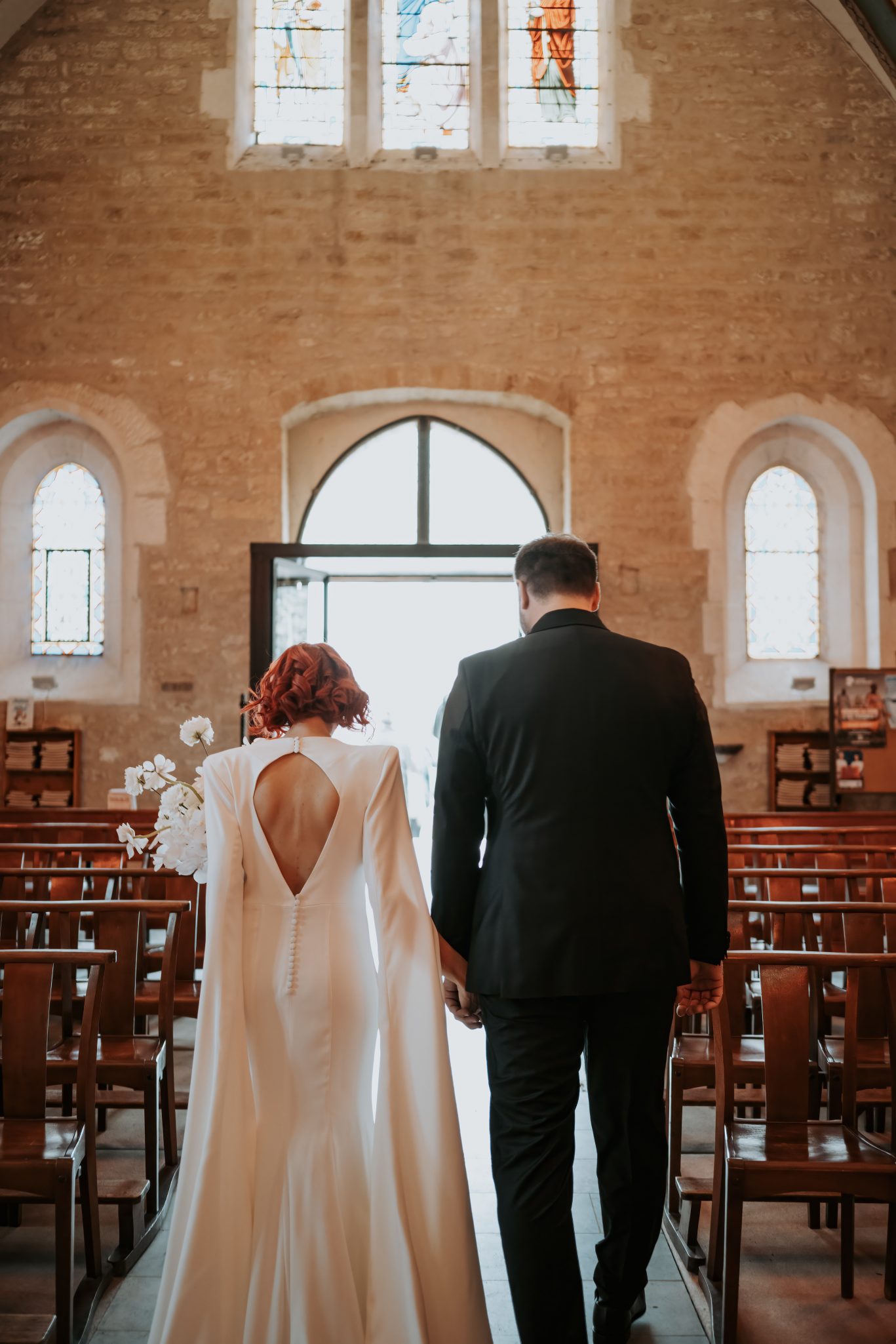 Mariage élégante au mas de so empreinte éphémère wedding planner designer sortie église