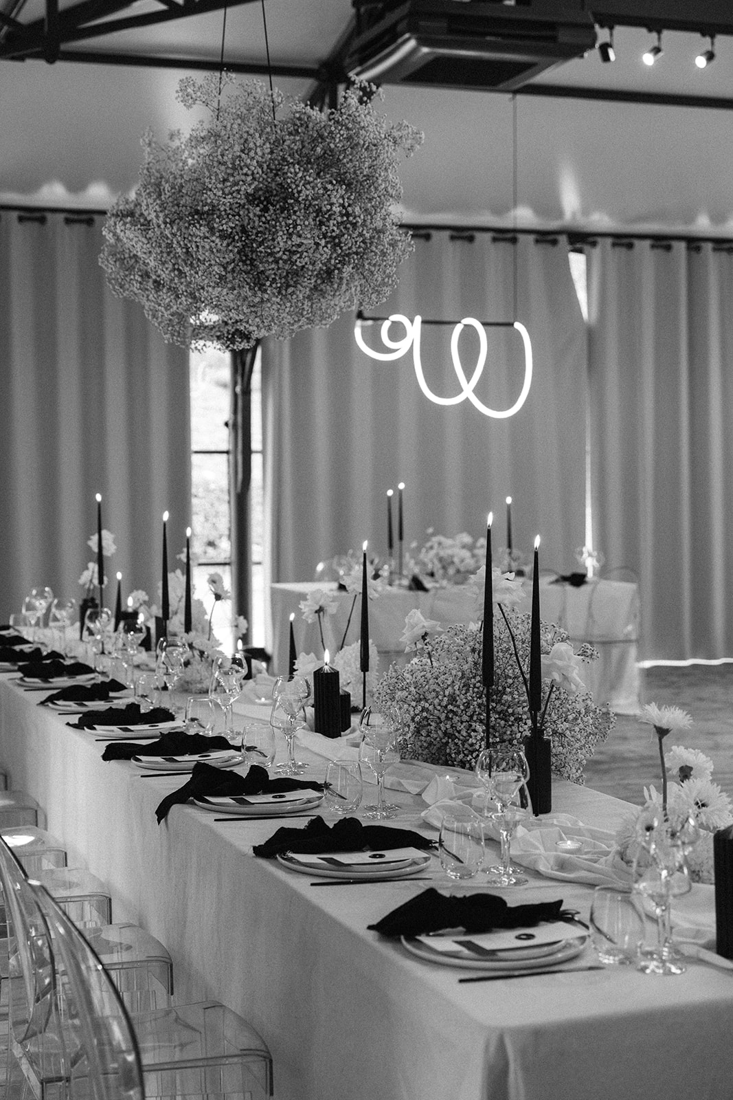 Mariage moderne en noir et blanc au mas de so empreinte éphémère wedding planner designer