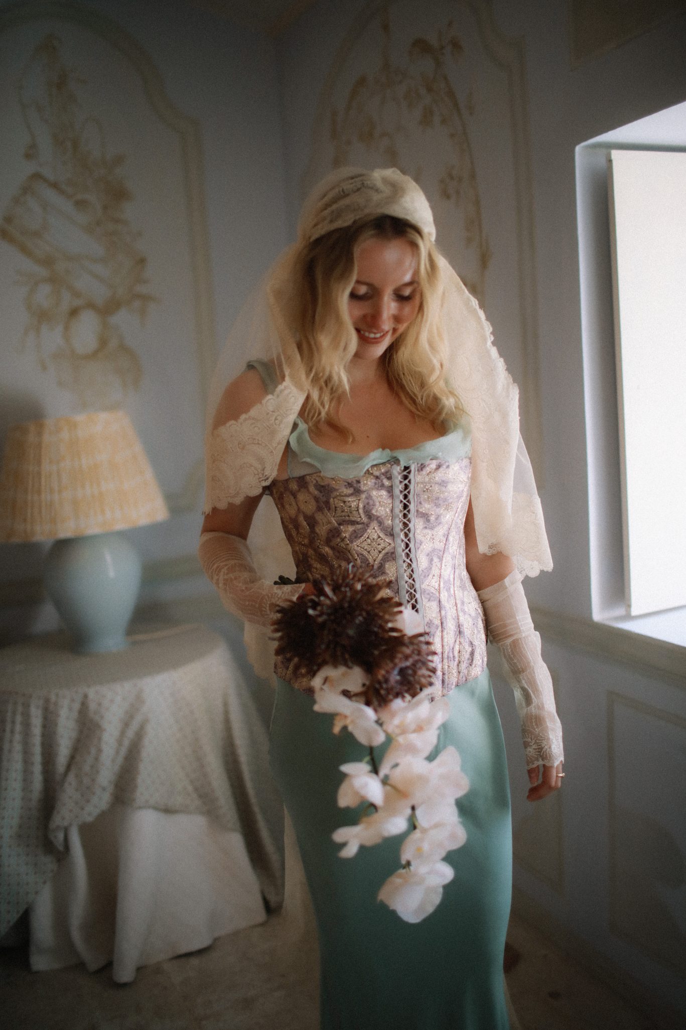 destination wedding planner in Provence empreinte ephemere room bride