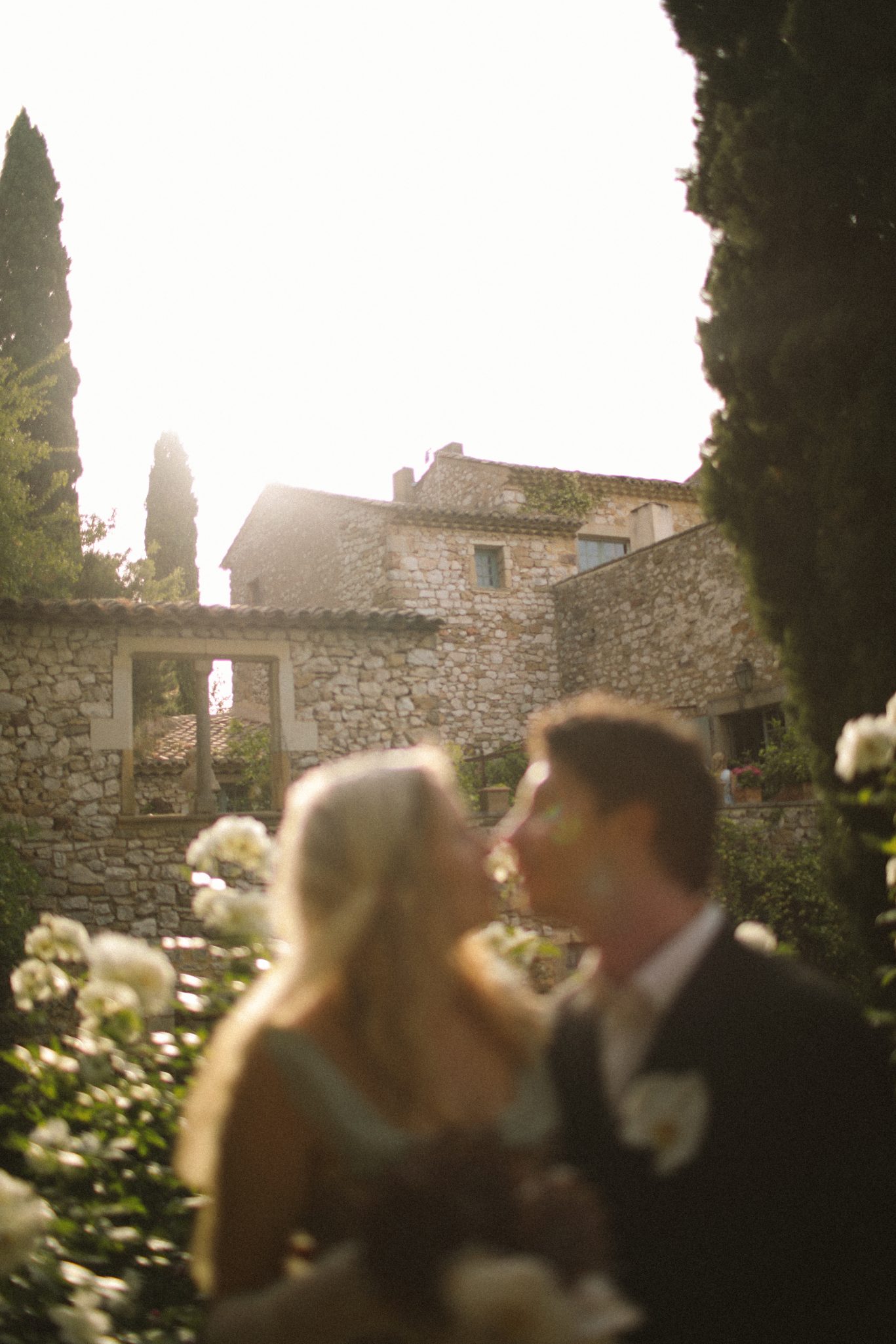 destination wedding planner in Provence empreinte ephemere kiss chateau st victor Lacoste