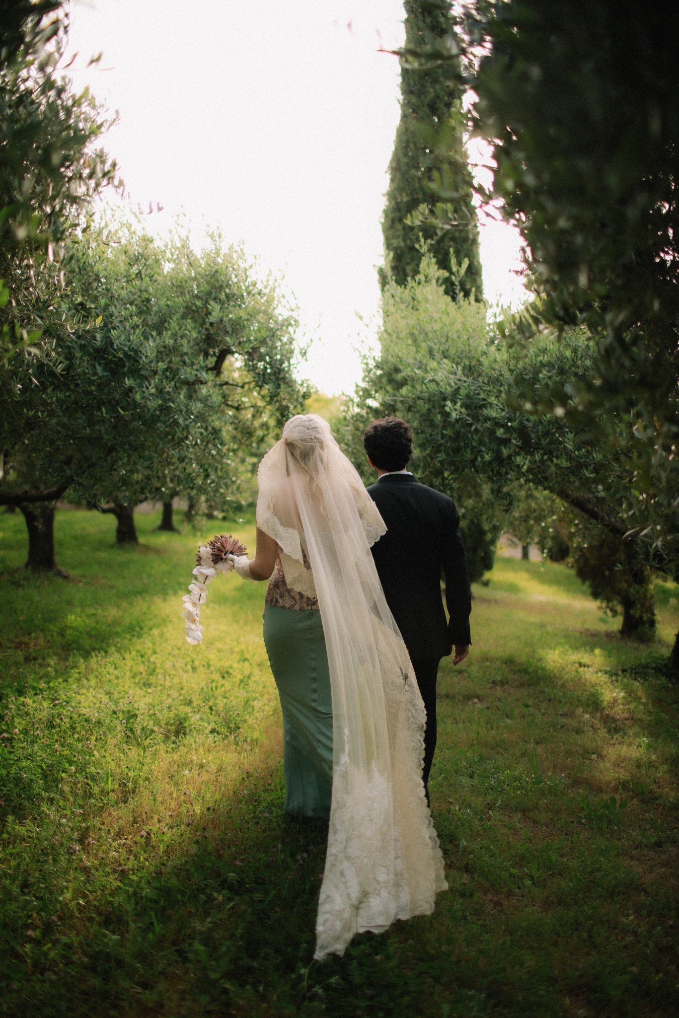destination wedding planner in Provence empreinte ephemere olive trees