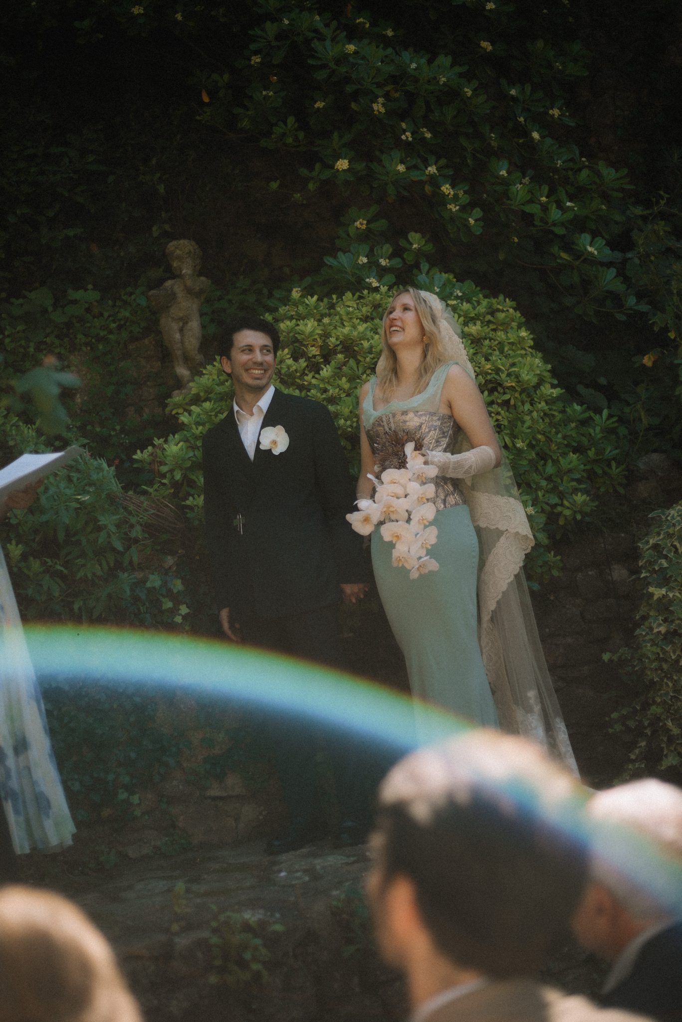 destination wedding planner in Provence empreinte ephemere chateau saint victor lacoste wedding