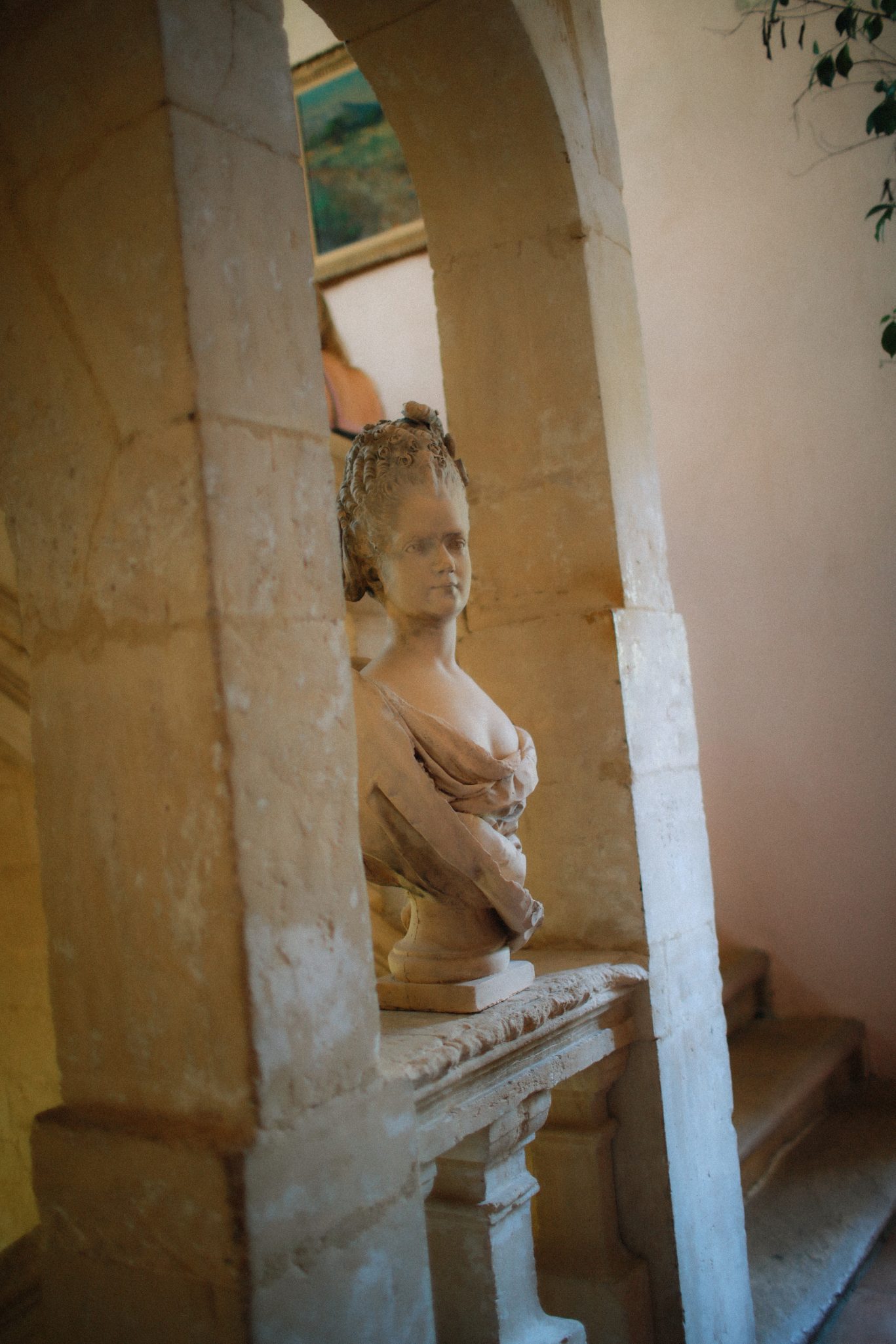 destination wedding planner in Provence empreinte ephemere chateau saint victor lacoste statue