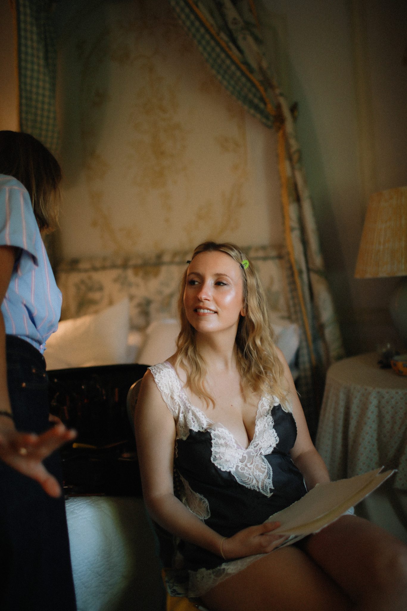 destination wedding planner in Provence empreinte ephemere chateau saint victor lacoste getting ready