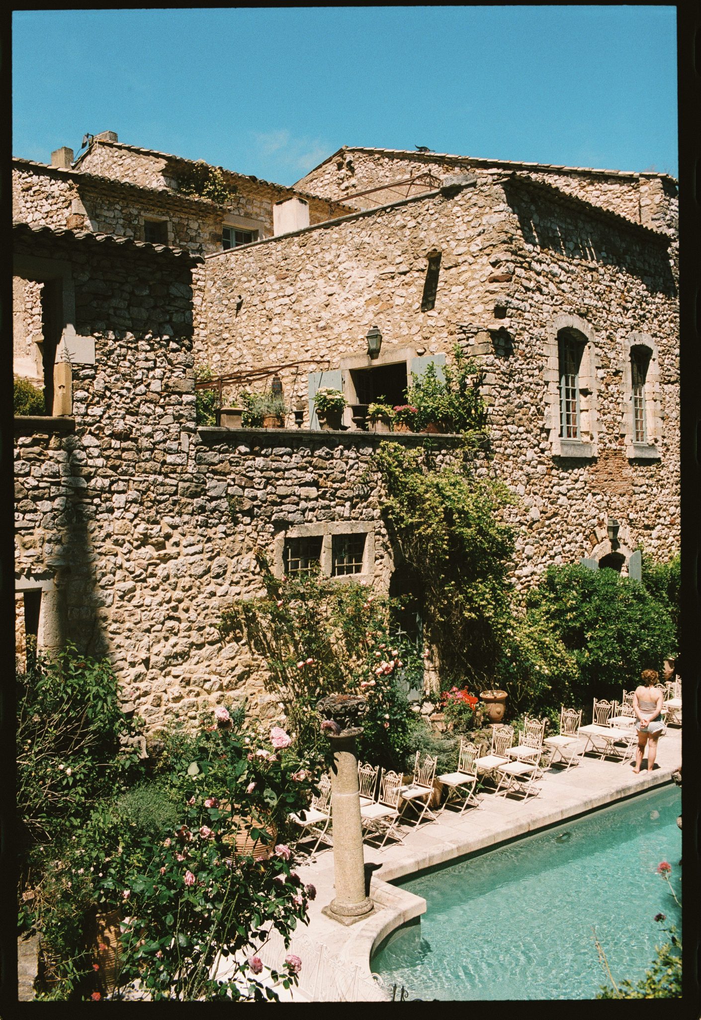 destination wedding planner in Provence empreinte ephemere chateau saint victor lacoste venue Italy