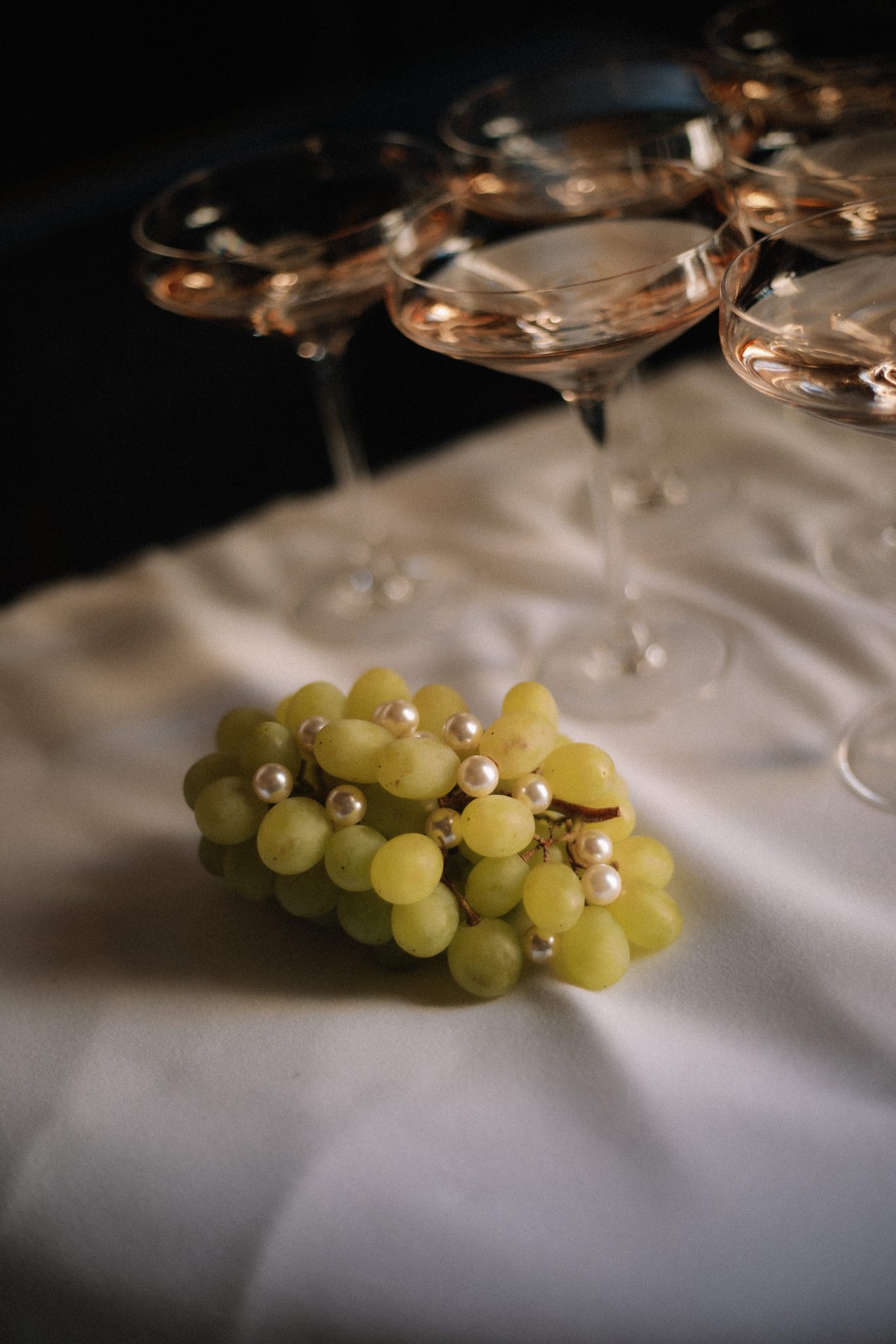 destination wedding planner in Provence empreinte ephemere details grapes