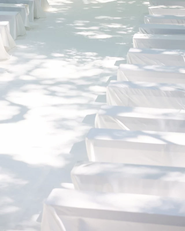 SENSING SPACEThe warmth settles in.
The light shapes the space.
Air moves through.Scenography is not meant to be seen.
It is meant to be felt.#slowluxury
#minimalmood
#experientialdesign
#sensorydesignPhotographer @jnesaisquoi.studio
Venue @maison.claudie
Dress @aerenica
Florist @elles_floraldesigner
Art Director @empreinteephemere