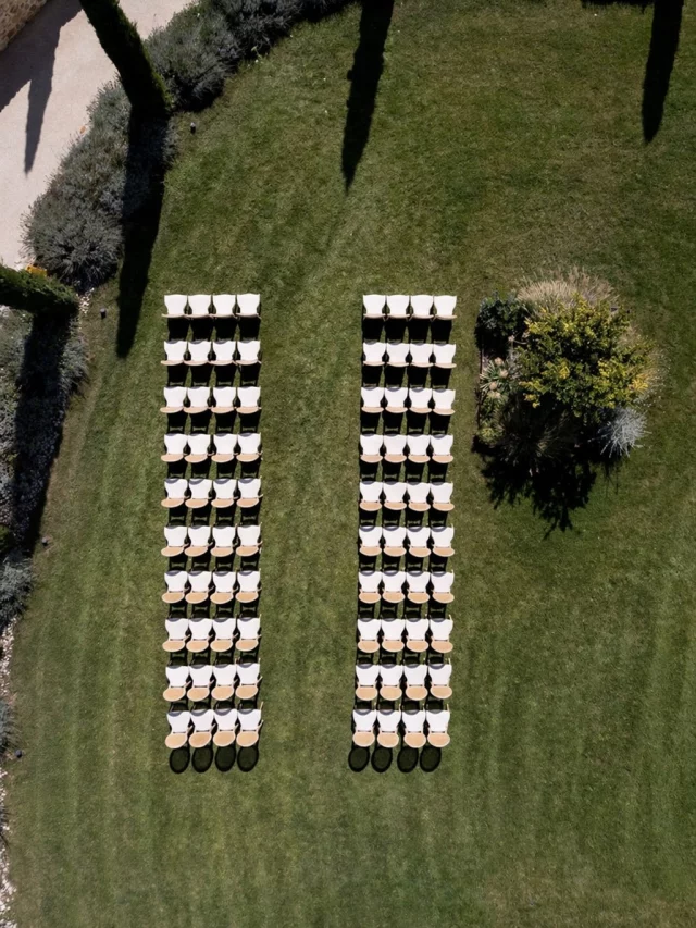 MAKING SPACE CLEARAdjusting lines.
Working on spacing.Removing rather than adding.Because the strength of an event doesn’t only lie in what is created, but in how it is made readable.A project carried by a rare energy,
honest, human, deeply grounded.And the trust that allowed everything to fall into place.—Rendre un espace lisible.Ajuster les lignes.
Travailler les espacements.Retirer plutôt qu’ajouter.Parce que la justesse d’un événement ne tient pas uniquement à ce que l’on crée,
mais à la manière dont on le rend lisible.Un projet porté par une énergie rare, très juste, très humaine.Une confiance donnée,
essentielle pour que tout trouve sa place.@marion__fort
@juliens.realstory
@maison.claudie
@le.fleuriste
@empreinteephemerespatial composition - structure and rhythm - light and material - minimal approach - weddings - hospitality - experiences