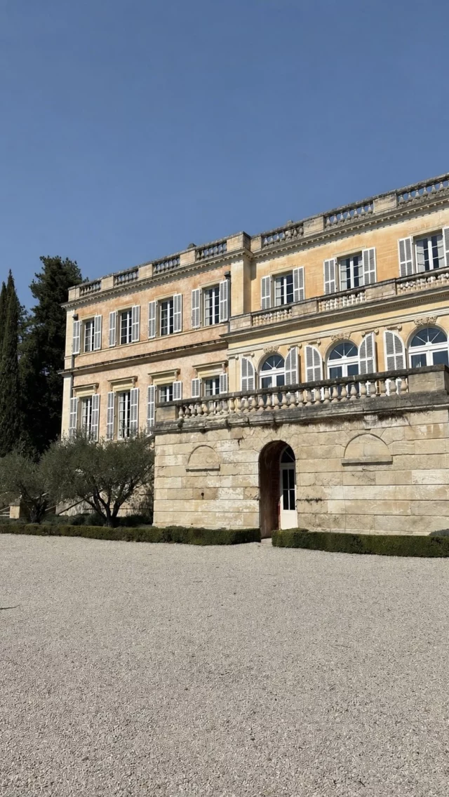 SCOUTING,TASTING, SELECTION.Welcoming a bride from New York,
taking the time to explore, adjust, refine.On site, perspectives meet.
Ideas are confronted.
Choices become clearer.Each space is questioned.
Each detail is tested.
Each decision shapes what comes next.Rhythm, flow, balance, everything starts to align.This is a key moment in the project,
where decisions take their full importance,
and where what will be experienced begins to take shape.Provence, France.curated weddings - guest experience - hospitality